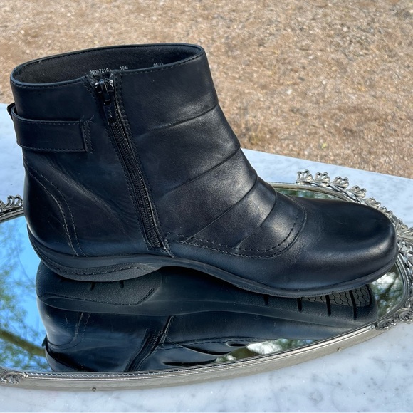 Clarks Christine Black Leather Ankle Boot 10 Side Zip, Buckle & Pleating Details - Picture 11 of 13